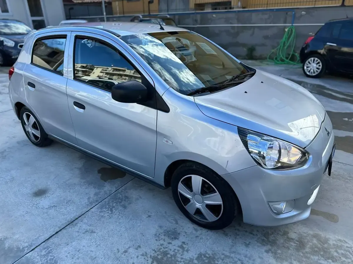 Usata Mitsubishi Space Star Intense 70 CV (51 kW) 2014 Argento Monovolume