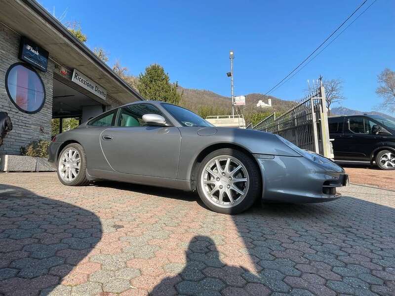 Usata Porsche 911 Carrera 4 320 CV (235 kW) 2002 Grigio Coupé
