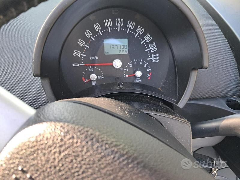 Usata VW New Beetle 116 CV (85 kW) 2003 Blu Utilitaria