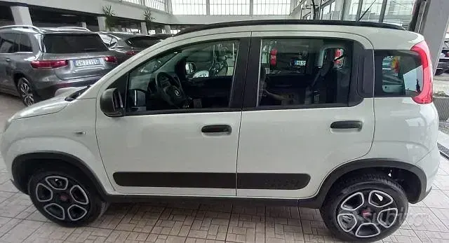Usata Fiat Panda 4x4 S 84 CV (61 kW) 2019 Bianco Utilitaria
