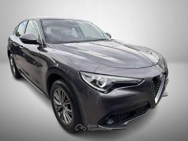 Usata Alfa Romeo Stelvio Super 210 CV (154 kW) 2018 Grigio scuro metallizzato SUV