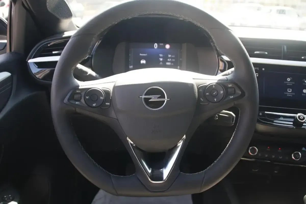 Usata Opel Corsa 100 CV (73 kW) 2025 Argento Utilitaria