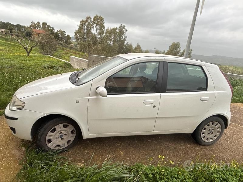Usata Fiat Punto 69 CV (50 kW) 2007 Bianco Utilitaria