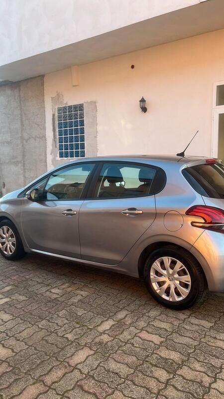 Usata Peugeot 208 Active 81 CV (59 kW) 2019 Grigio Utilitaria