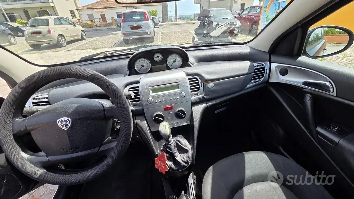 Usata Lancia Ypsilon 77 CV (56 kW) 2011 Nero Utilitaria