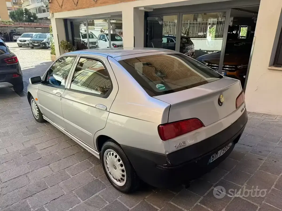 Second-hand Alfa Romeo 146 104 CP (76 kW) 2000 Gri Hatchback