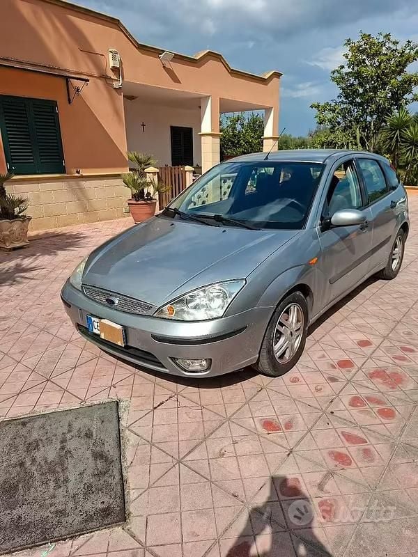 Usata Ford Focus Zetec 2003 Grigio Berlina