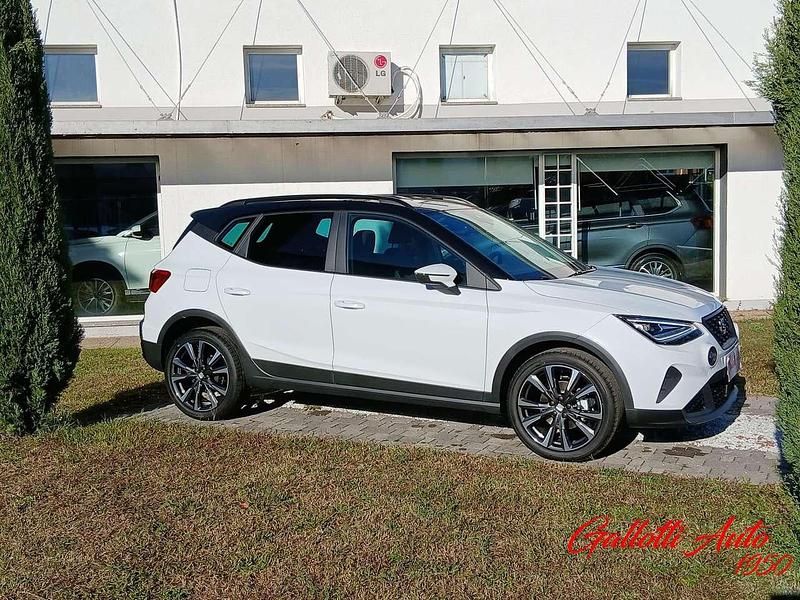 Nuova Seat Arona Black Edition 95 CV (69 kW) 2025 Bianco SUV