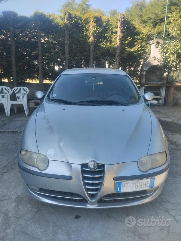Usata Alfa Romeo 147 120 CV (88 kW) 2001 Grigio Utilitaria