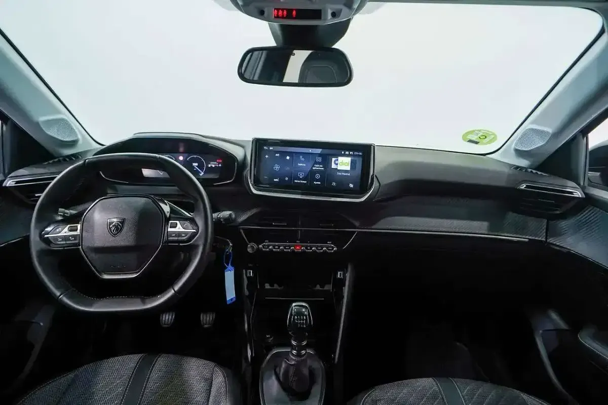 Usata Peugeot 208 Allure 101 CV (74 kW) 2025 Vari colori Utilitaria