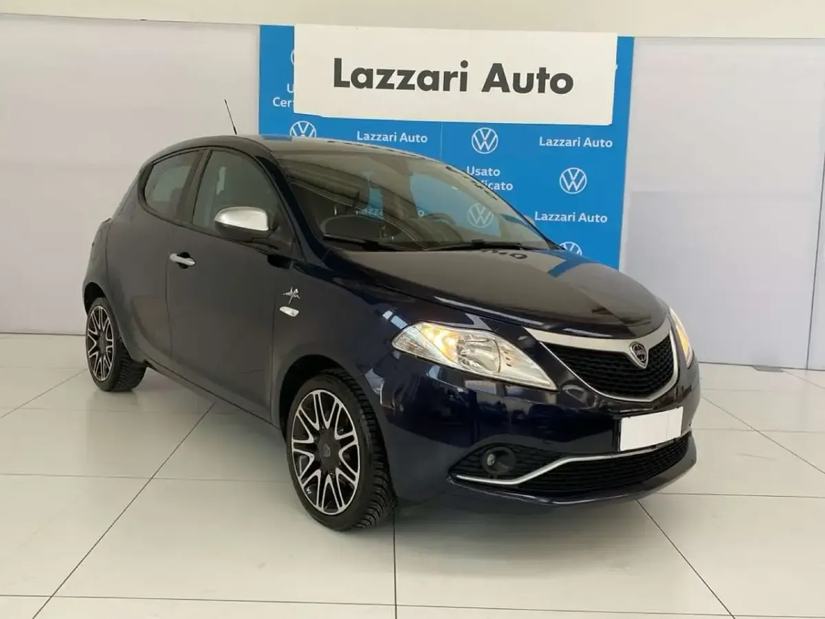 Usata Lancia Ypsilon 69 CV (50 kW) 2017 Blu/azzurro Utilitaria
