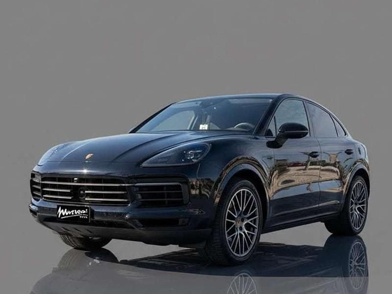 Usata Porsche Cayenne Coupe 340 CV (250 kW) 2022 Blu scuro met. Coupé