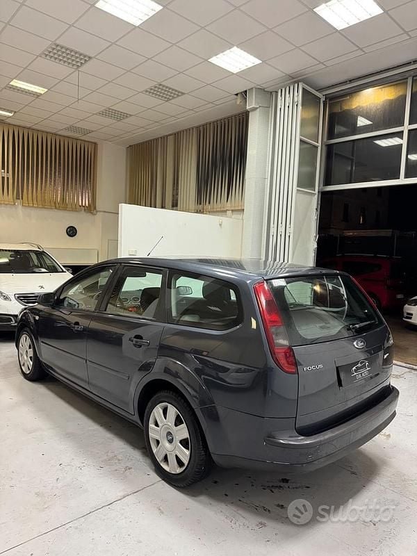 Usata Ford Focus 90 CV (66 kW) 2008 Grigio Berlina