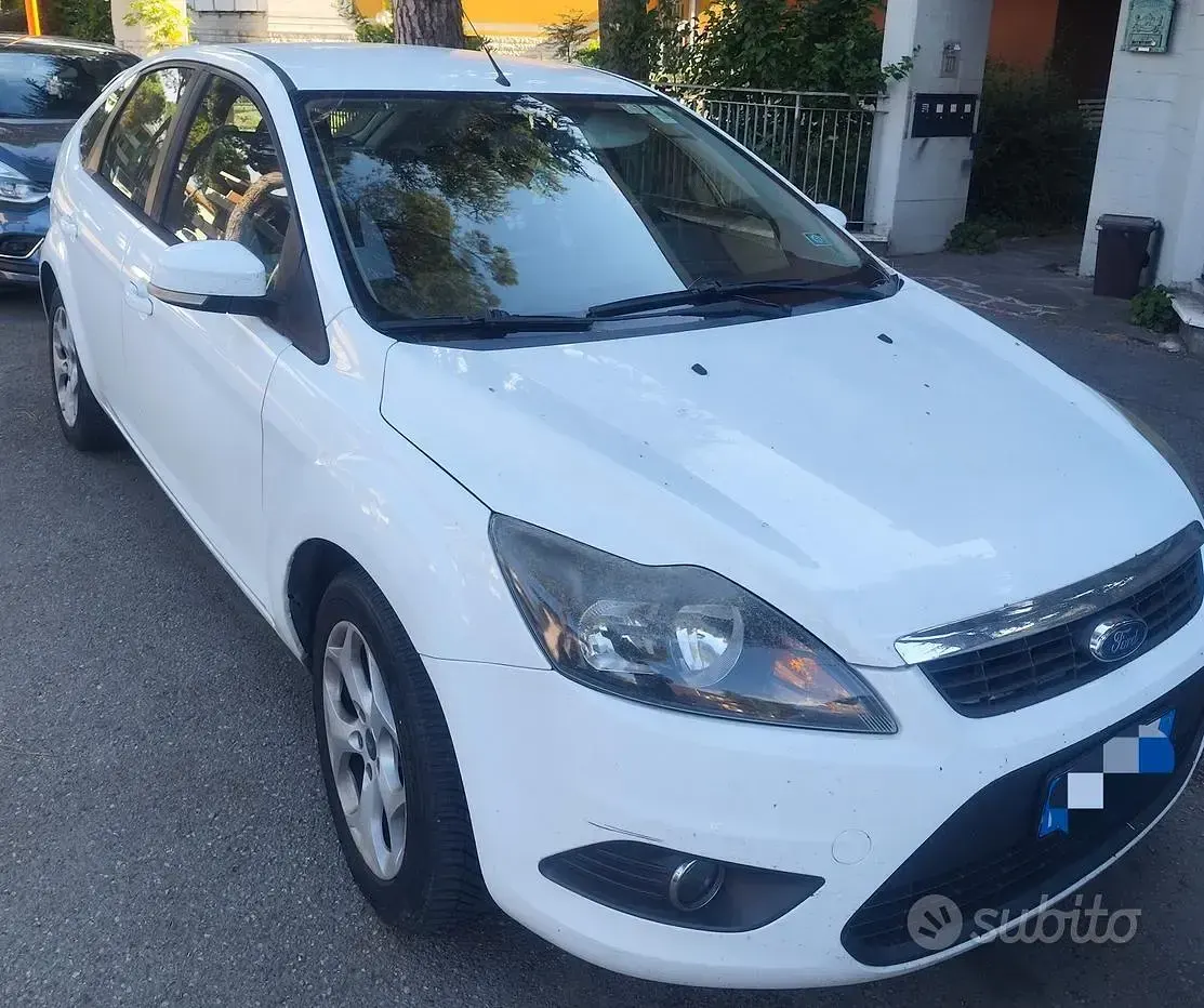 Usata Ford Focus 115 CV (84 kW) 2010 Bianco Berlina
