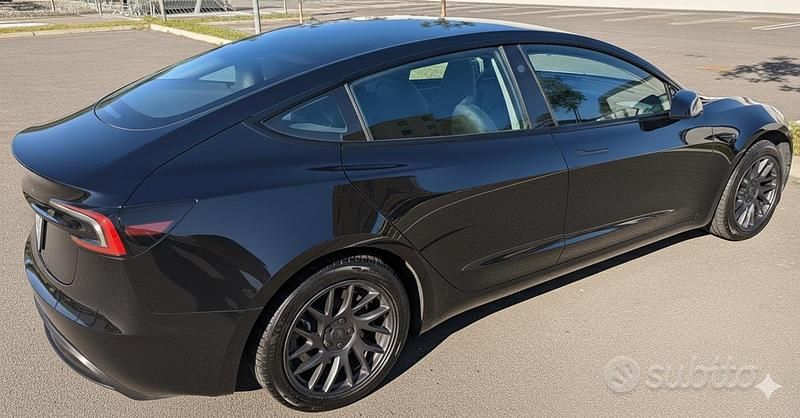 Usata 2024 Tesla Model 3 Standard Range Tre volumi | 32.000 € (Buon prezzo) - Immagine 1/4