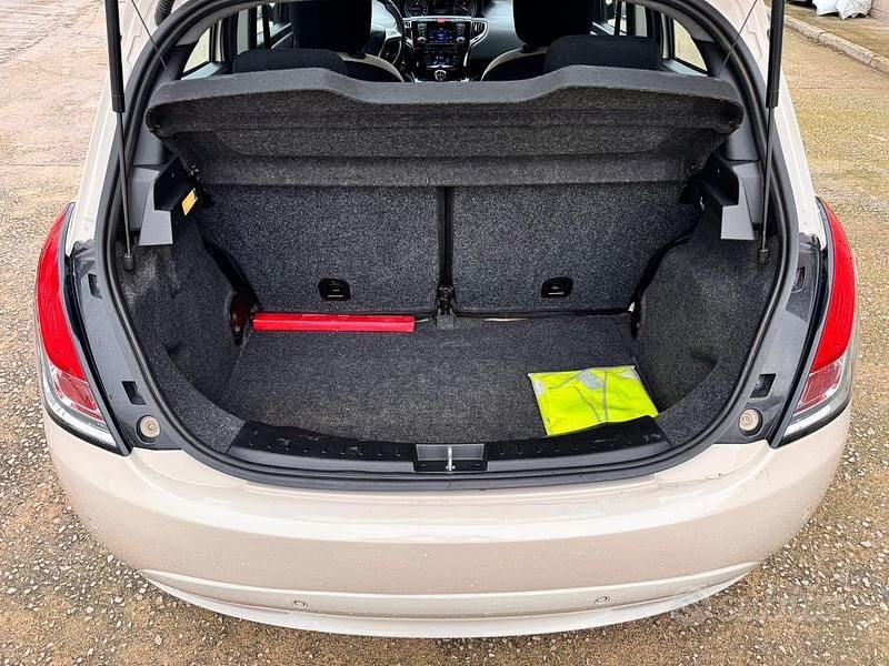 Usata Lancia Ypsilon Platinum 95 CV (69 kW) 2016 Bianco Utilitaria