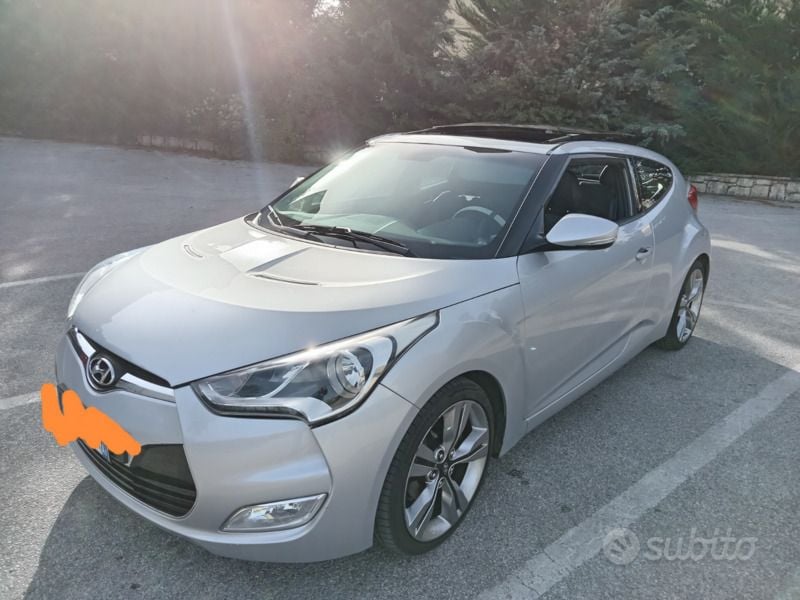 Usata Hyundai Veloster 150 CV (110 kW) 2011 Grigio Utilitaria