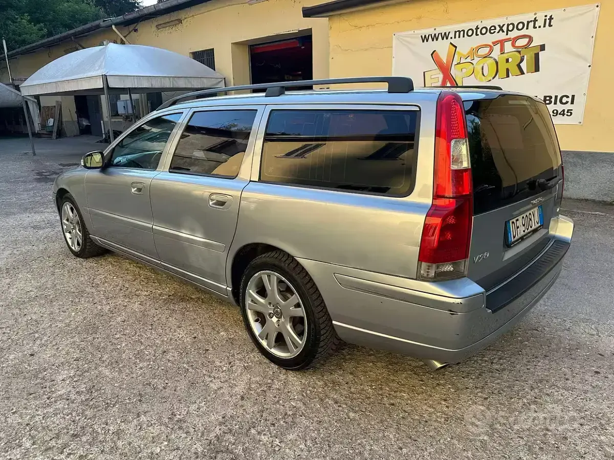 Usata Volvo V70 Summum 185 CV (136 kW) 2007 Grigio Station wagon