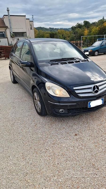 Nero Usata 2005 Mercedes B180 Monovolume | 2200 € (Buon prezzo) - Immagine 1/4