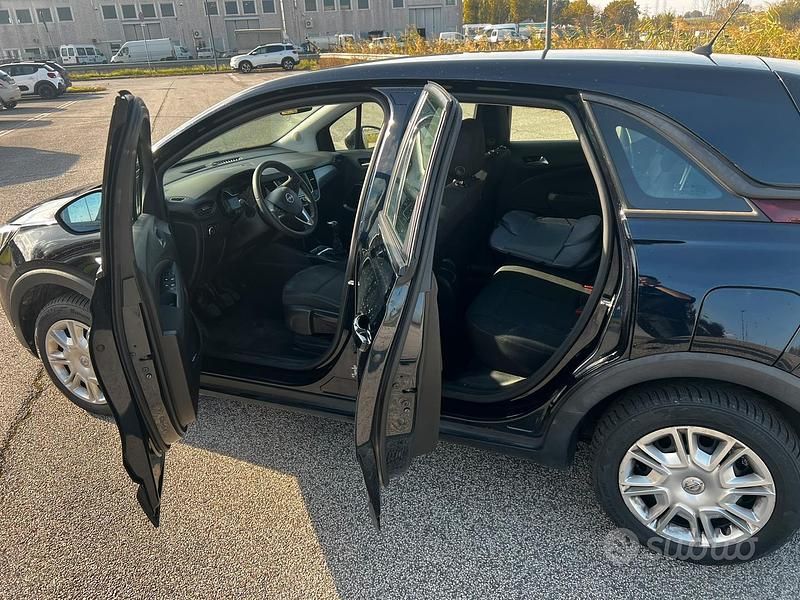Usata Opel Crossland 110 CV (80 kW) 2020 Nero SUV