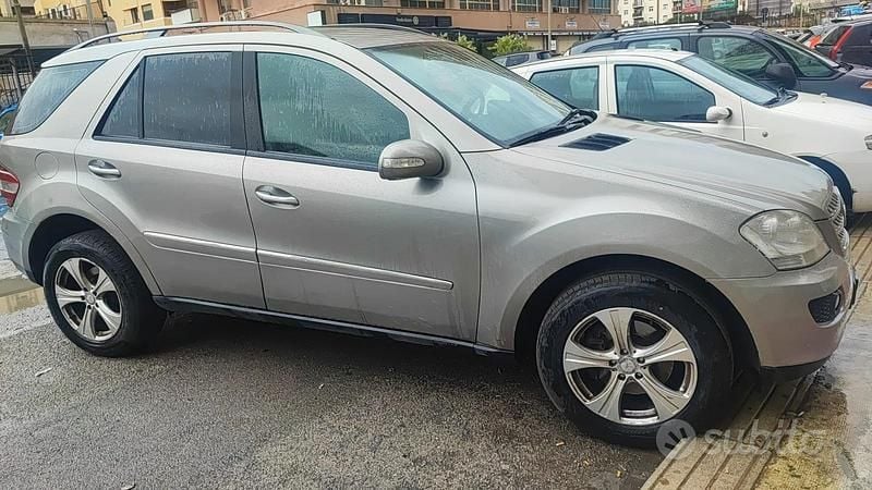 Usata Mercedes ML320 2006 Grigio SUV