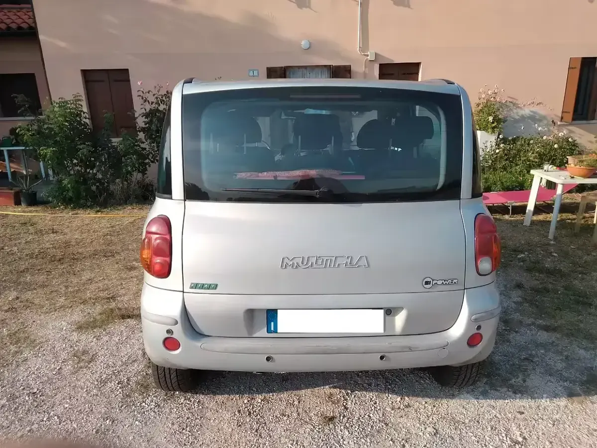 Usata Fiat Multipla 103 CV (75 kW) 2002 Grigio Monovolume