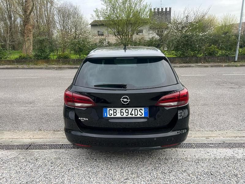 Usata Opel Astra Ultimate 122 CV (89 kW) 2020 Nero Station wagon