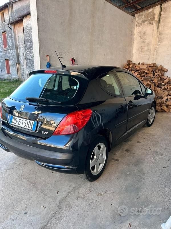 Usata Peugeot 207 88 CV (64 kW) 2006 Nero Berlina