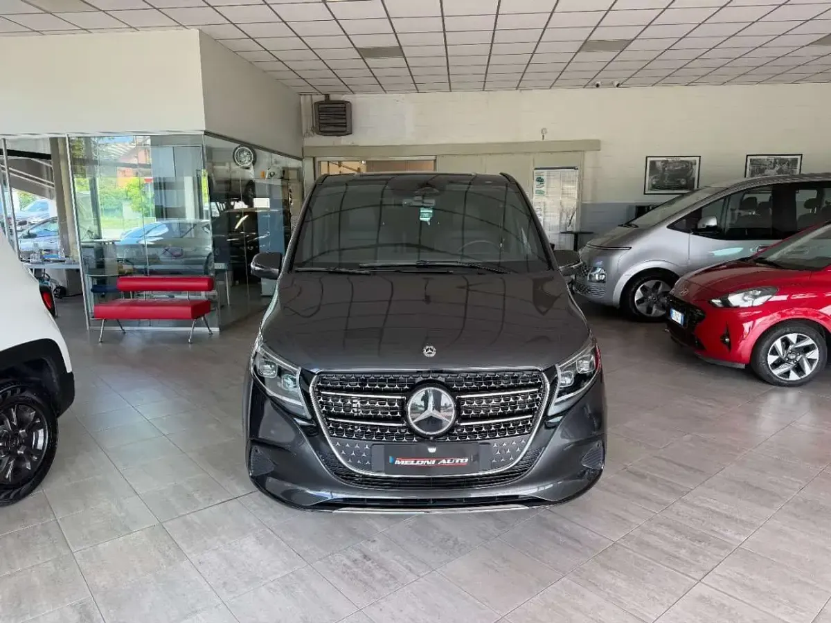 Usata Mercedes V250 Avantgarde 190 CV (139 kW) 2024 Nero Monovolume