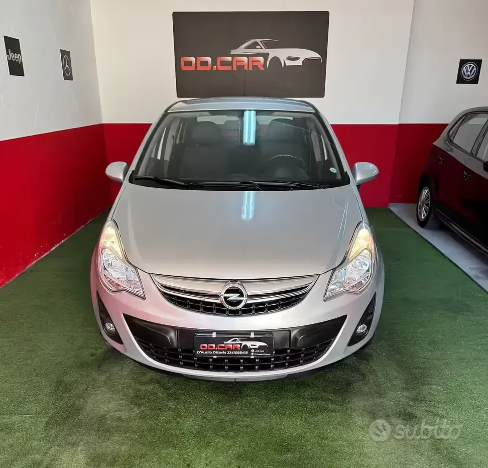 Usado Opel Corsa Edition 85 CV (62 kW) 2014 Gris Utilitario
