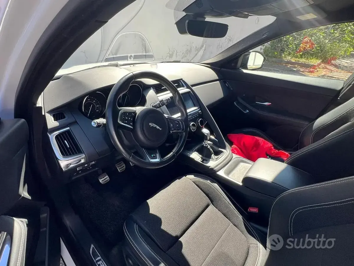 Usata Jaguar E-Pace 150 CV (110 kW) 2019 Bianco SUV