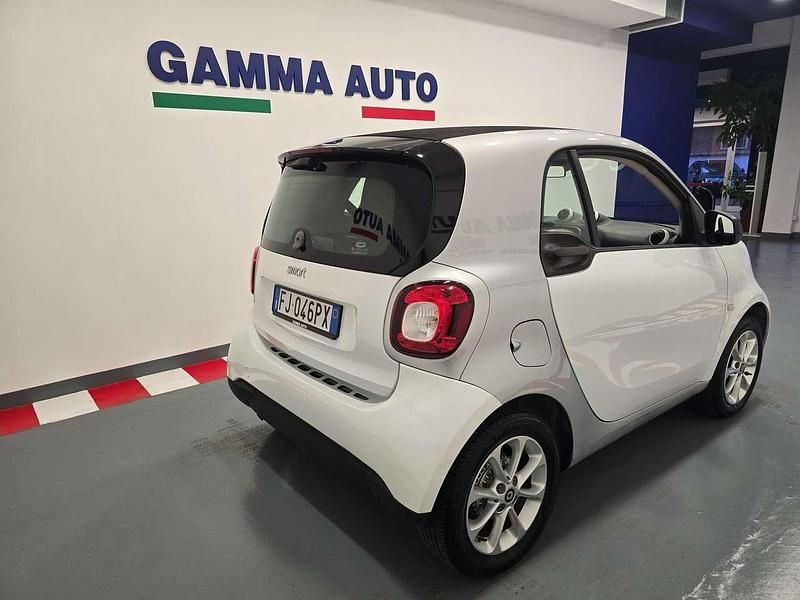 Usata Smart ForTwo Coupé 71 CV (52 kW) 2017 Bianco Utilitaria
