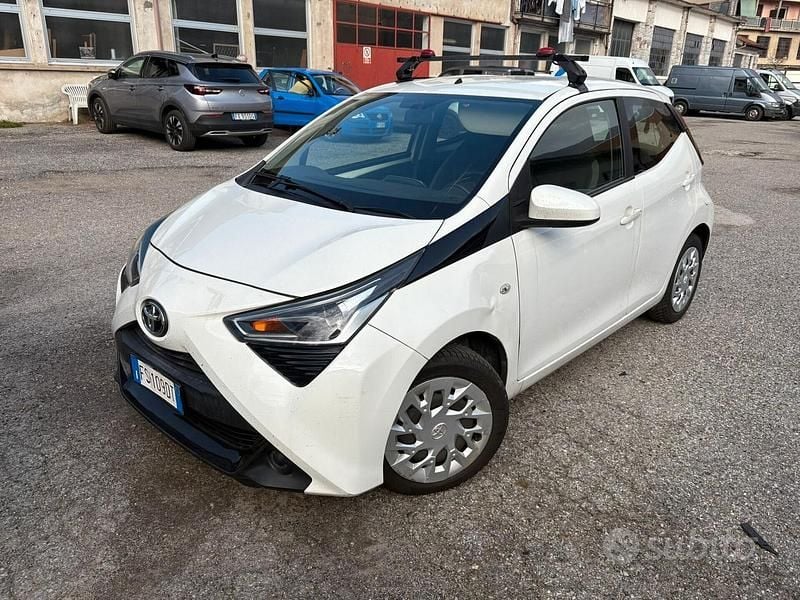 Usata Toyota Aygo Business Edition 72 CV (52 kW) 2018 Bianco Utilitaria