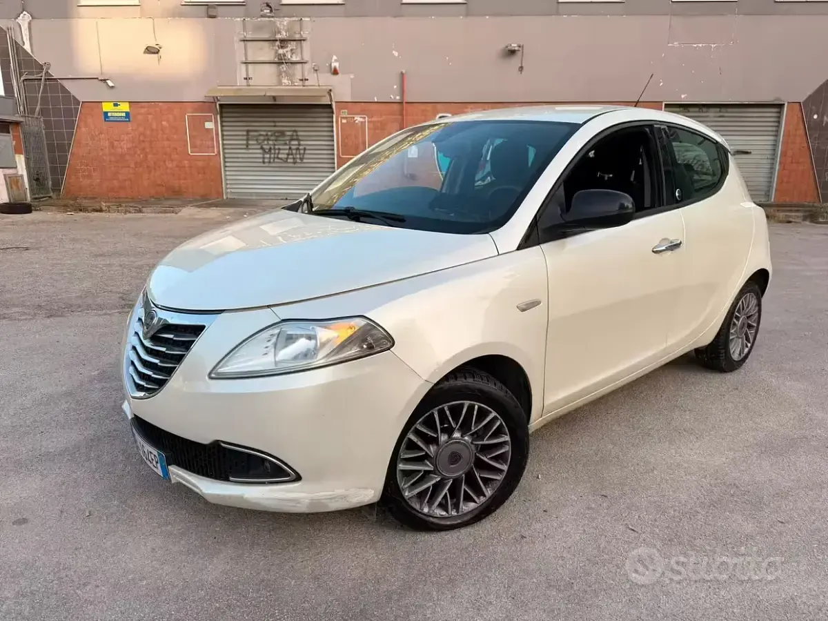 Usata Lancia Ypsilon Gold 69 CV (50 kW) 2013 Bianco Utilitaria