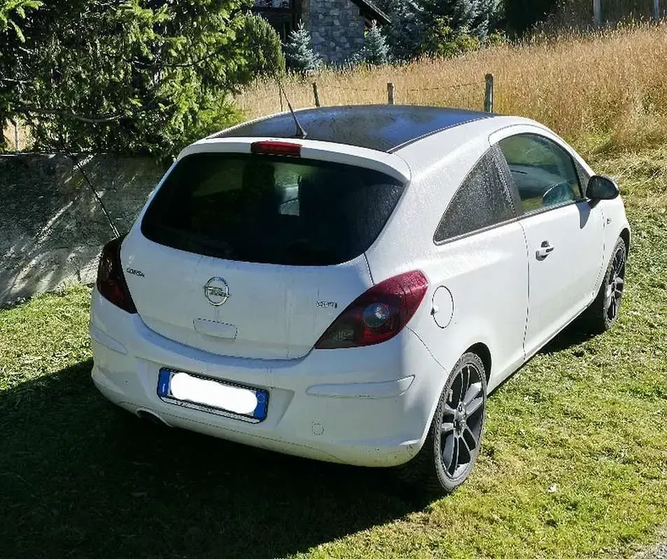 Usata Opel Corsa 75 CV (55 kW) 2014 Utilitaria