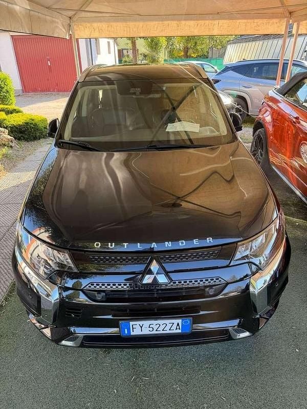Usata Mitsubishi Outlander P-HEV 135 CV (99 kW) 2020 Nero SUV