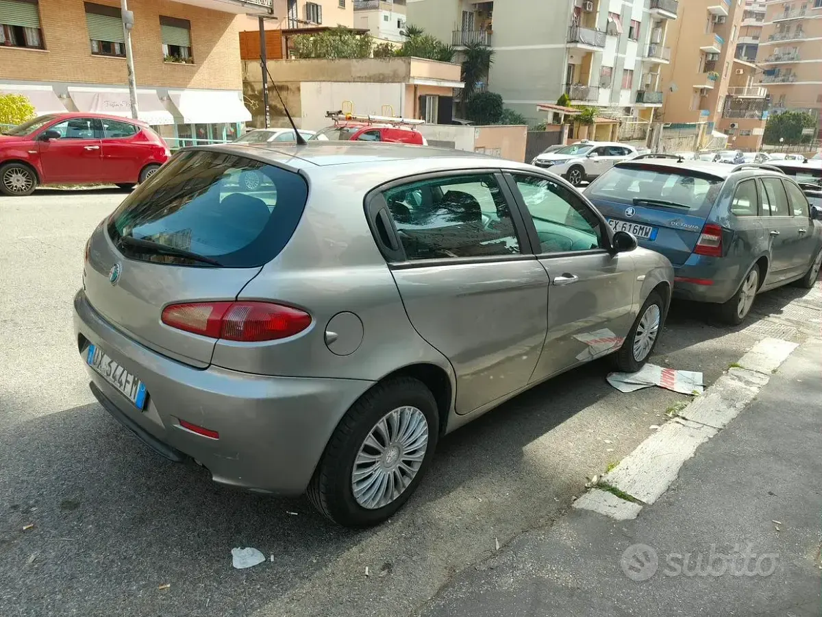 Usata Alfa Romeo 147 105 CV (77 kW) 2009 Grigio Utilitaria