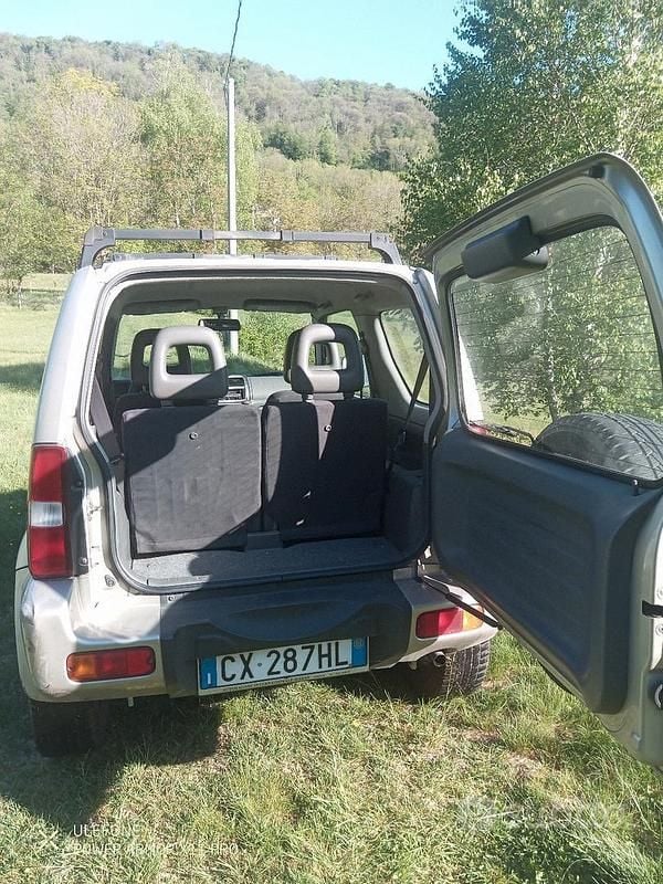 Usata Suzuki Jimny 85 CV (62 kW) 2005 Grigio SUV