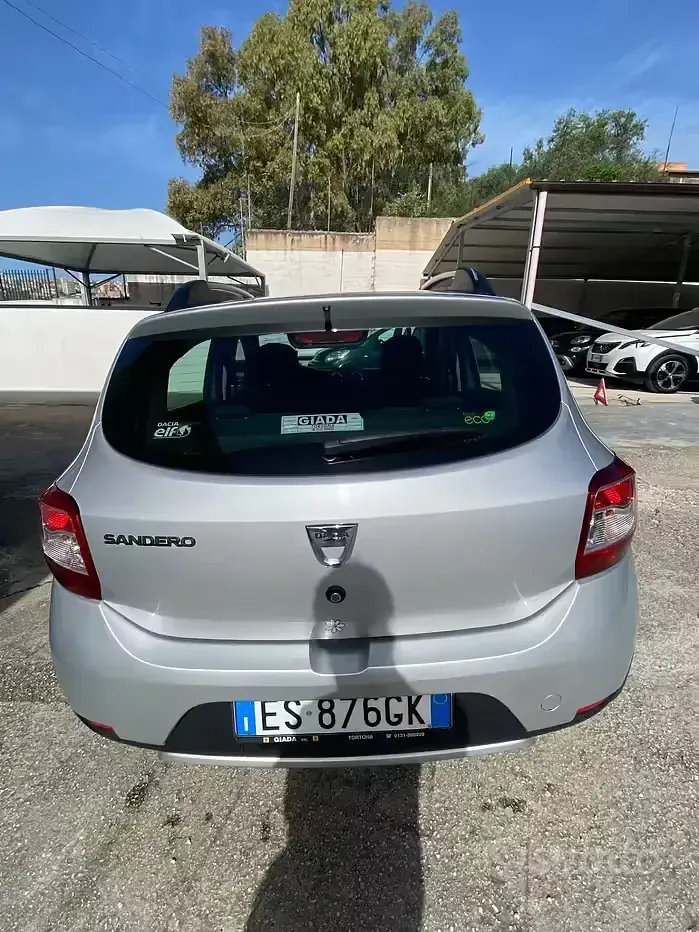 Usata Dacia Sandero Prestige 90 CV (66 kW) 2013 Grigio Berlina