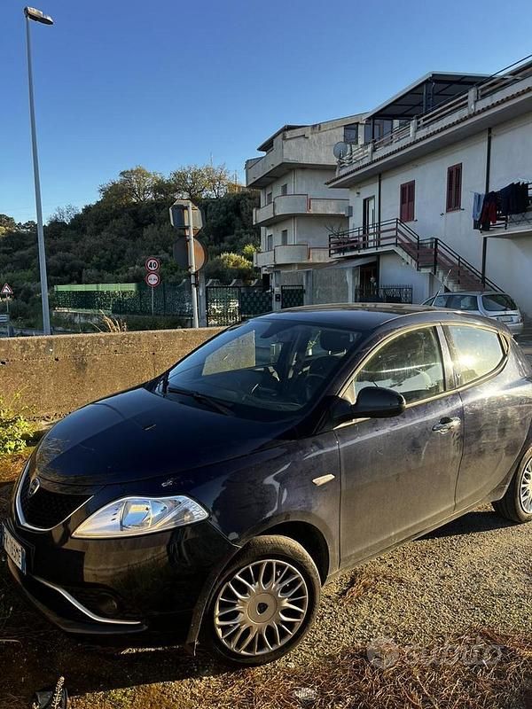 Usata Lancia Ypsilon 69 CV (50 kW) 2017 Blu Utilitaria