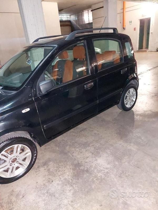 Nero Usata 2007 Fiat Panda Tre volumi | 3500 € (Buon prezzo) - Immagine 1/4
