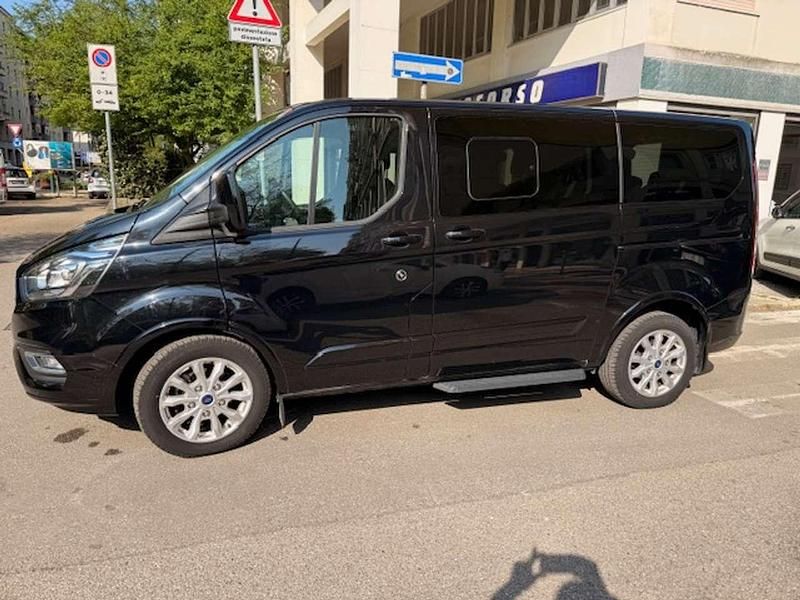 Begagnad Ford Tourneo Titanium 131 HK (96 kW) 2022 Svart Minibuss