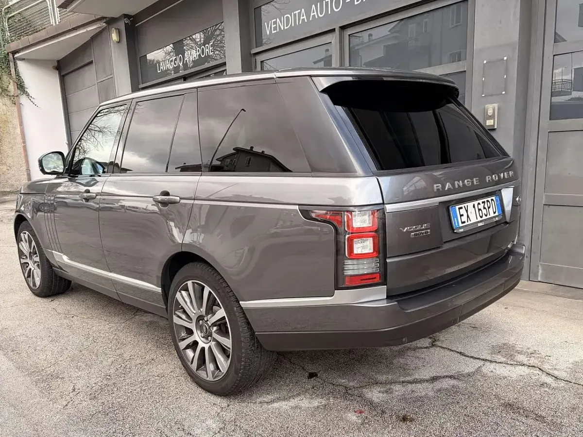 Usata Land Rover Range Rover Vogue 340 CV (250 kW) 2014 Grigio SUV