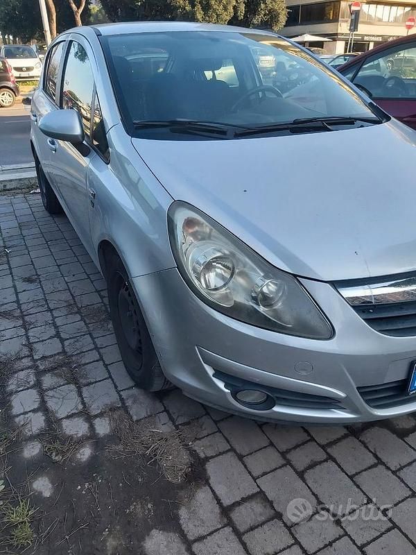 Grigio Usata 2010 Opel Corsa Due volumi | 3600 € (Buon prezzo) - Immagine 1/4