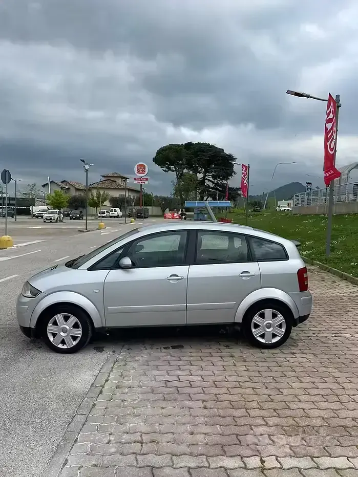 Usata Audi A2 Design 75 CV (55 kW) 2003 Grigio Utilitaria