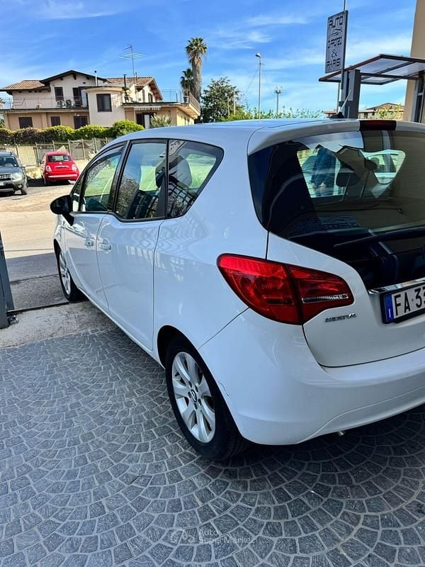Usata Opel Meriva 95 CV (69 kW) 2015 Bianco Monovolume