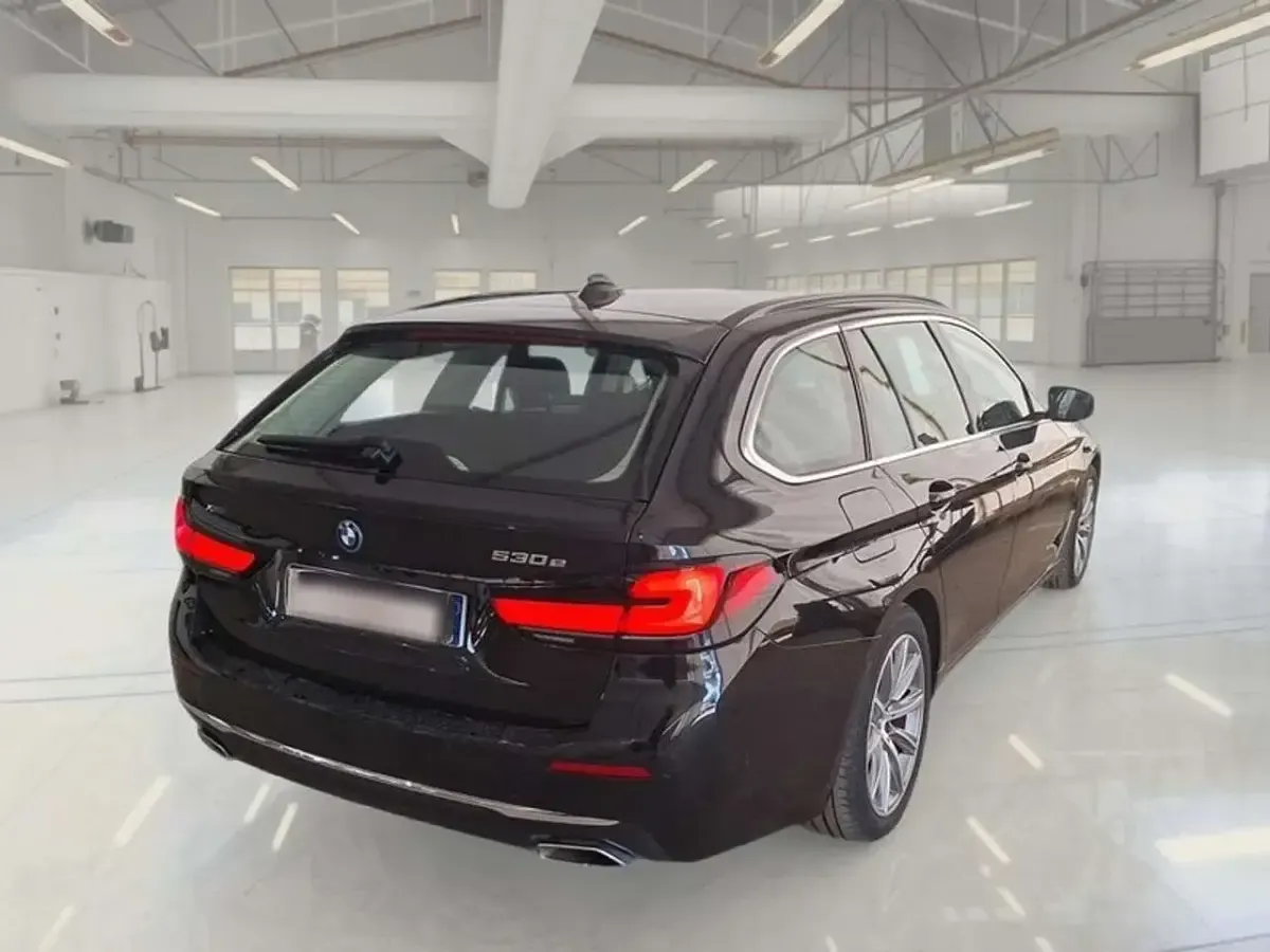 Usata BMW 530e Luxury Line 184 CV (135 kW) 2022 Nero Station wagon
