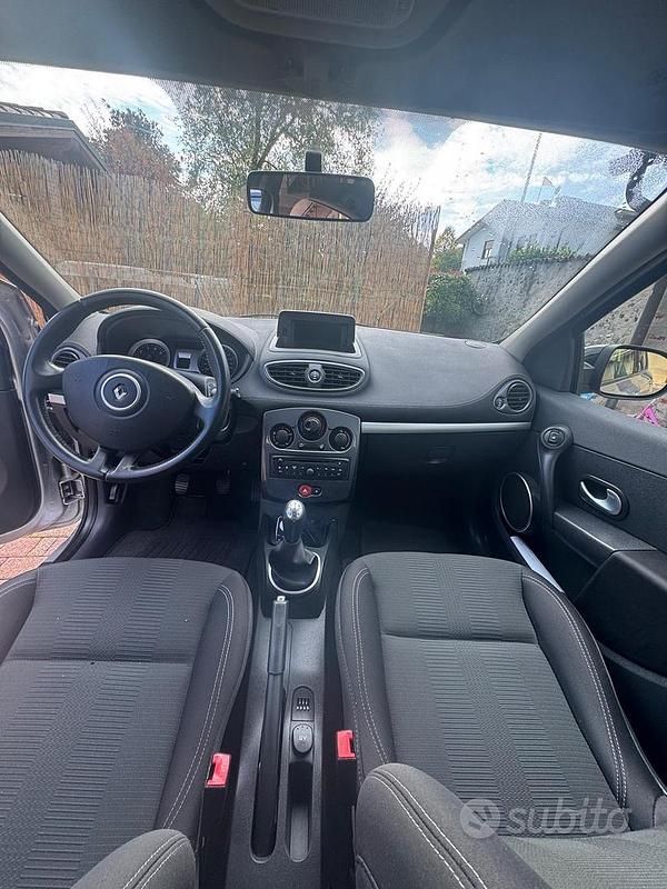 Usata Renault Clio II 54 CV (39 kW) 2011 Grigio Berlina