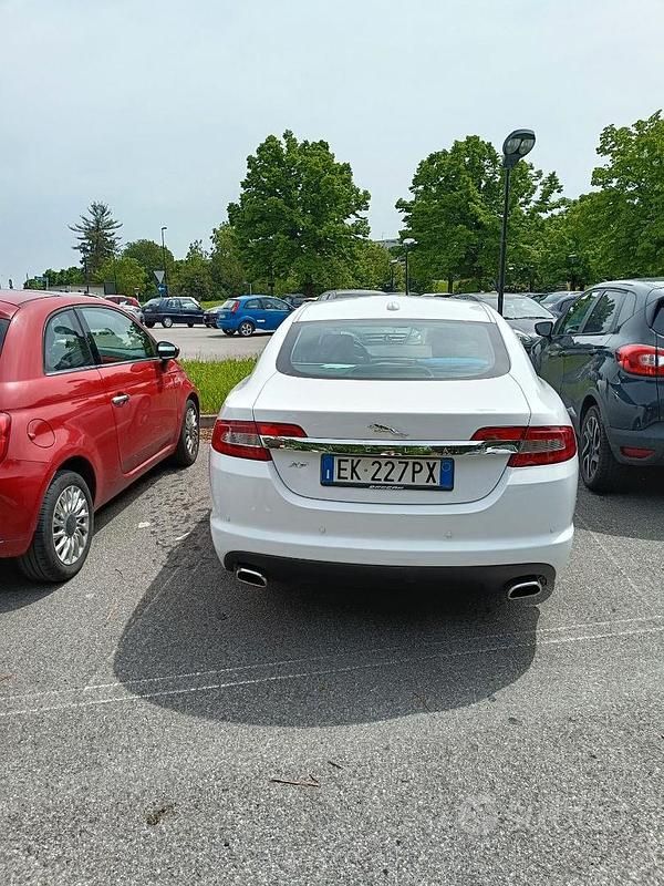 Usata Jaguar XF 240 CV (176 kW) 2011 Bianco Berlina