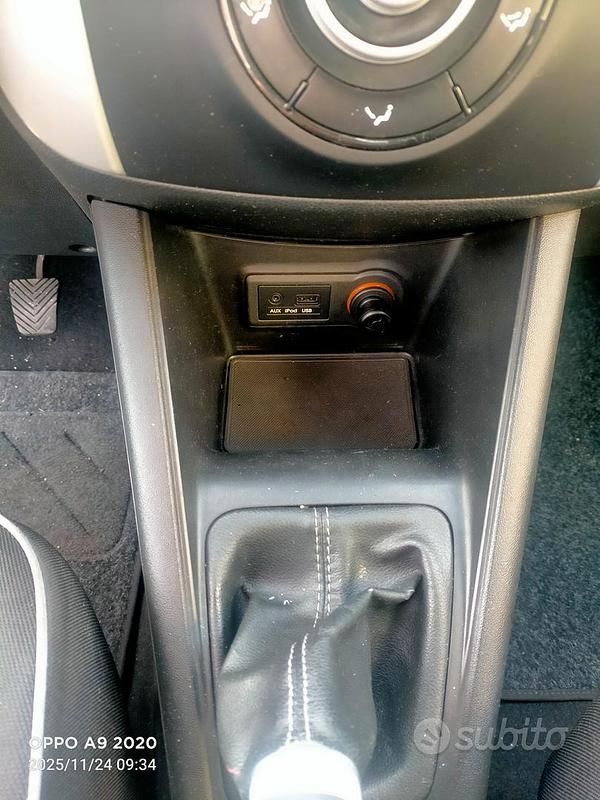 Usata Kia Venga 90 CV (66 kW) 2012 Nero Utilitaria